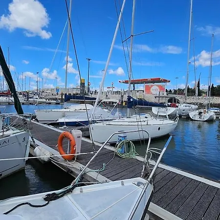 Classic Boat 25 Belem Botel Lissabon