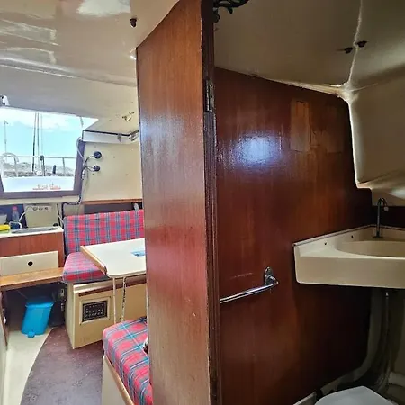 Classic Boat 25 Belem Botel Lissabon