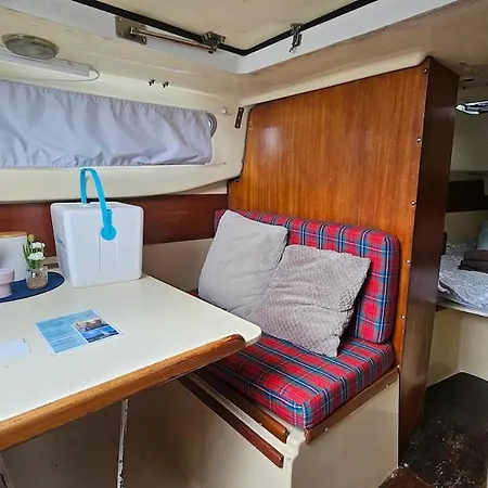 Classic Boat 25 Belem Botel Lissabon