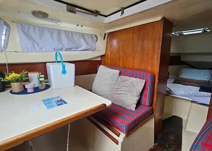 Classic Boat 25 Belem Botel Lissabon